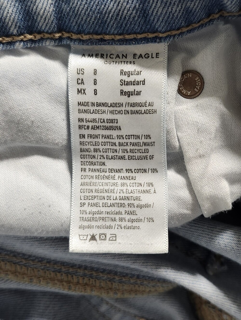 American Eagle Light Wash High-Rise Strigid Mom Jeans - Light Blue Size 8 - Picture 4 of 7